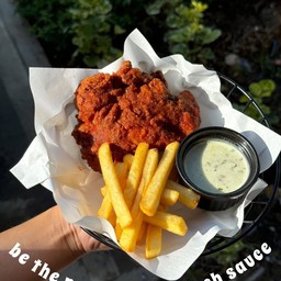 สะโพกไก่ทอด + เฟรนฟราย