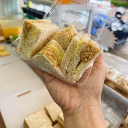 แซนวิช ไส้หมูหยอง + ชีสแผ่น