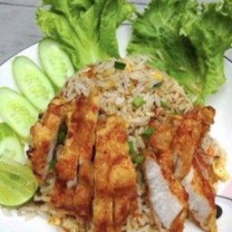 ข้าวผัดไก่ทอด
