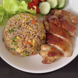 ข้าวผัดเขียวหวานไก่ย่าง