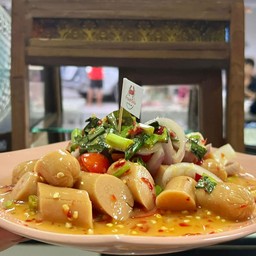 ยำไส้กรอก