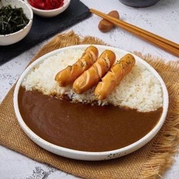 ข้าวหน้าแกงกะหรี่ไส้กรอกไก่