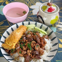 กะเพราพี่นก ตลาดพัฒนา