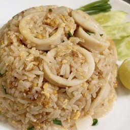 ข้าวผัดปลาหมึก