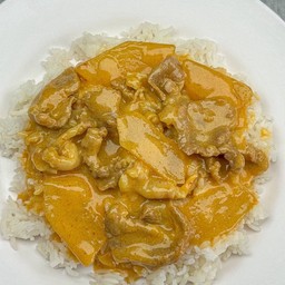 ข้าวราดแกงกะหรี่หมูฟัก