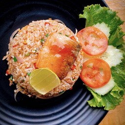 ข้าวผัดปลากระป๋อง