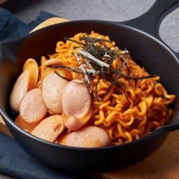 มาม่าเกาหลีไส้กรอกไก่ สูตรใหม่ เส้นเหนียวนุ่ม ซอสเข้มข้นกว่าเดิม