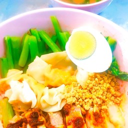 บะหมี่เกี๊ยวหมูกรอบแห้งหมาล่า..ใหญ่