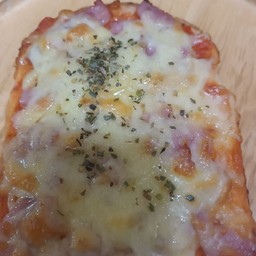 นขมปังพิชซ่าหน้าเบคอนชีส