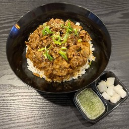 ข้าวหน้าเนื้อวัวผัดซอสหม่าล่า