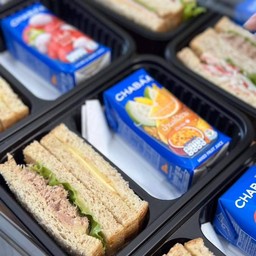 แซนวิชทูน่า+ชีสแผ่น +น้ำผลไม้ (แบบจัดเบรค)