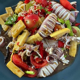 ตำซั่วหน่อไม้ปลาหมึกแหลมปนไข่