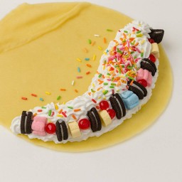 เครปเย็นมาร์ชแมลโลว์+โอริโอ+เยลลี่แดง+เกล็ดเรนโบว์