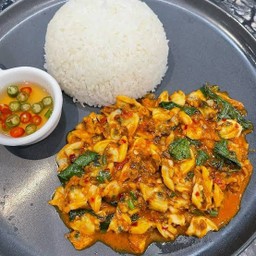 ข้าวเนื้อหอยบายผัดพริกเผา