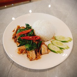 ข้าวกะเพราไก่กรอบ