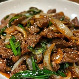 เนื้อชิ่น ผัดน้ำมันหอย ราดข้าว