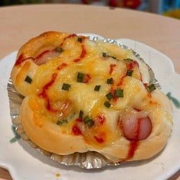 ขนมปังไส้กรอกชีส