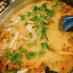 ต้มยำรวมมิตรน้ำข้น(ไก่หมึกกุ้ง)