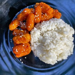 ข้าวไก่ทอดคลุกซอสเกาหลีเผ็ด