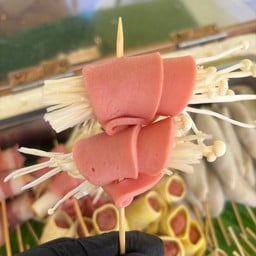 โบโลน่าพันเห็ดเข็มทอง