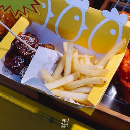 ตลาดเดินเล่นกรุงเทพกรีฑา