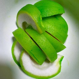 ฝรั่งแช่บ๊วย