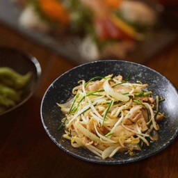 ผัดถั่วงอกไส่หมู