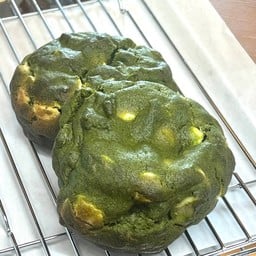 Matcha White Choc. & Macadamia Cookie