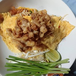 ผัดไทวุ้นเส้นไก่กรอบห่อไข่