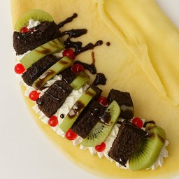 เครปเย็นกีวี่+บราวนี่+เยลลี่แดง