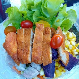 สลัดอกไก่ทอด