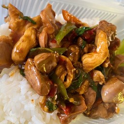 กะเพราเครื่องในไก่