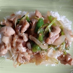ข้าวผัดพริกหยวกไก่