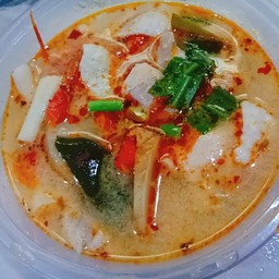 ต้มยำรวมมิตรน้ำใส(ไก่หมึกกุ้ง)