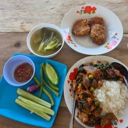 หนุ่มอาหารป่าข้าวแกงแซ่บเวอร์