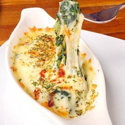 ผักโขมอบชีส