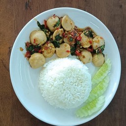 กะเพราลูกชิ้นหมูอย่างเดียว(6เม็ด)