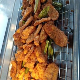 กล้วยทอดตลาดแสงอารีย์ ลำลูกกาคลอง5 ตลาดแสงอารีย์ลำลูกกาคลอง5โดมหน้า