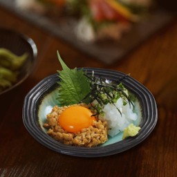 ถั้วหมักญี่ปู่นและ ปลาหมึก