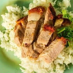 ข้าวหมูกรอบ