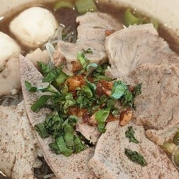 เป็นเอก เตี๋ยวเรือ ผัดไทยโบราณ คั่วไก่