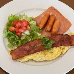 ชาม Charm Breakfast & Drinks