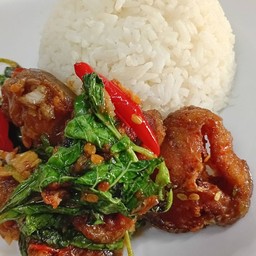 ข้าวราดกระเพราปลาดุก