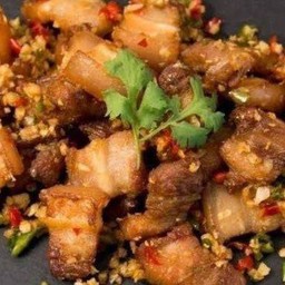 หมูกรอบผัดพริกเกลือ