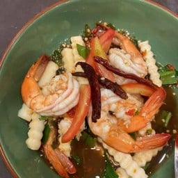 ยำยอดมะพร้าวกุ้ง