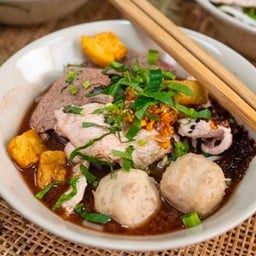 ร้านก๋วยเตี๋ยวไก่ตุ๋น& บะหมี่เกี๊ยวหมูแดง ซอยกอไผ่9/1