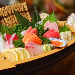 ซาชิมิรวมพิเศษ 8 ชนิด