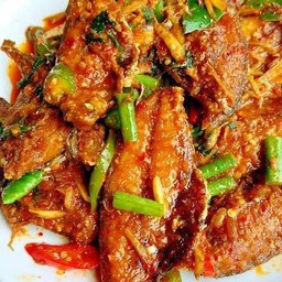 ข้าวปลาทูแกะผัดพริกแกง