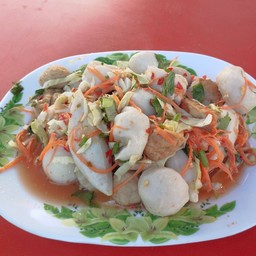 ยำลูกชิ้นปลา จ๊อปูทอดหน้าหอ