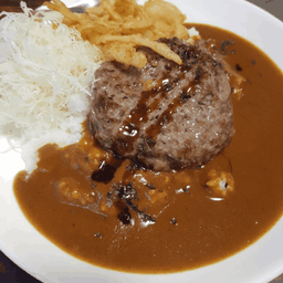 ข้าวแกงกะหรี่เนื้อเบอร์เกอร์